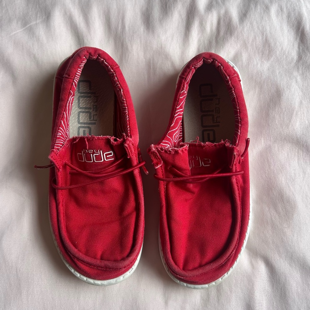 Hey Dude Girls Red Shoes – Size Y1